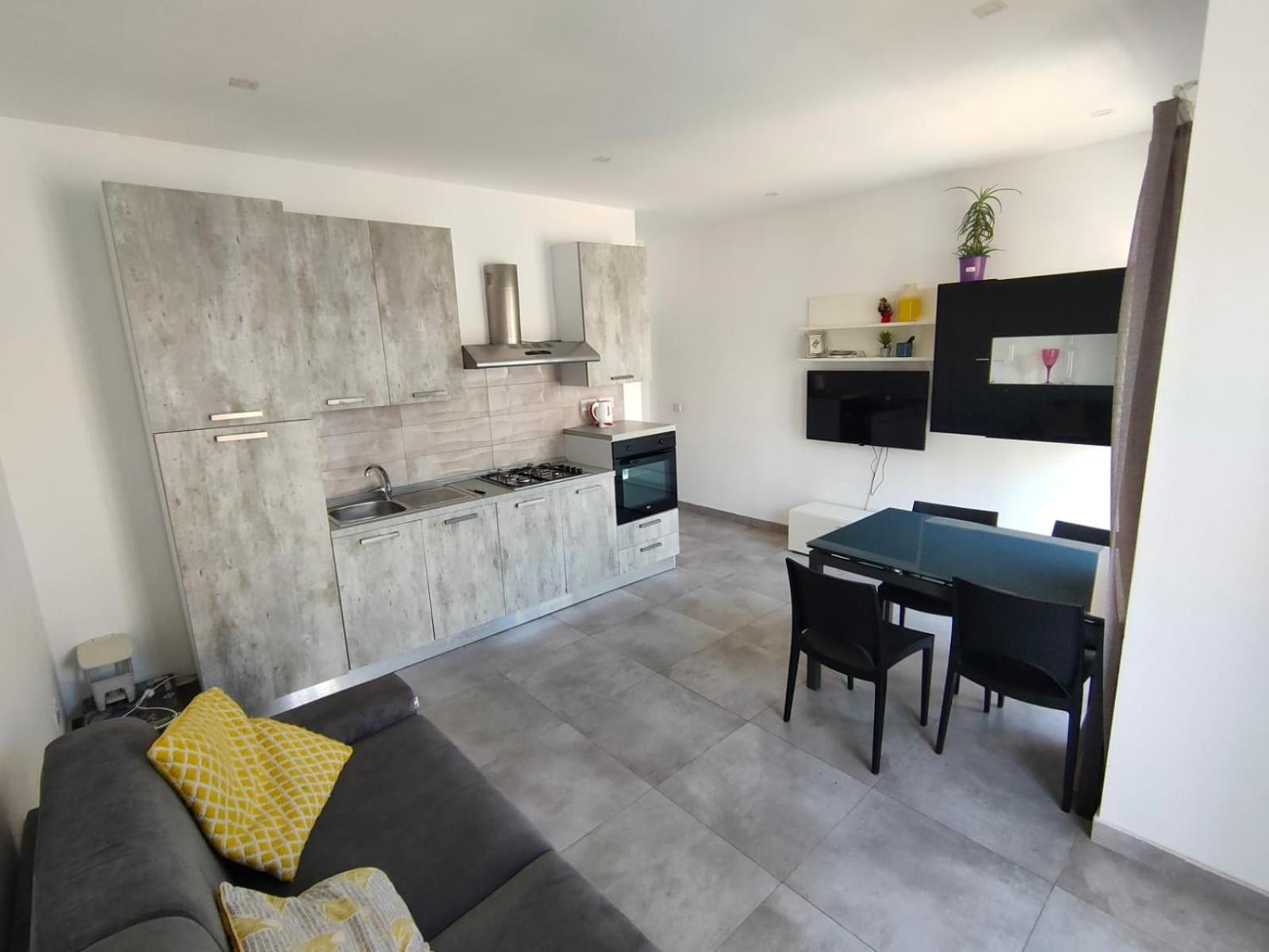 Cosy Seaside Apt, 200M From The Seafront 그지라 외부 사진