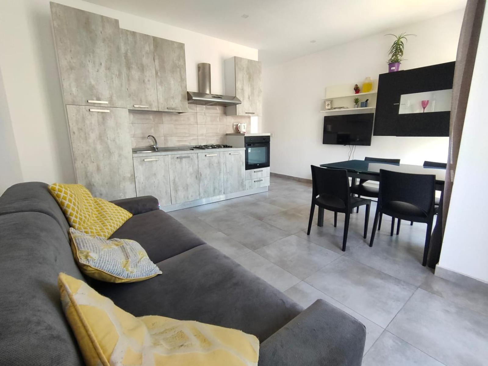 Cosy Seaside Apt, 200M From The Seafront 그지라 외부 사진