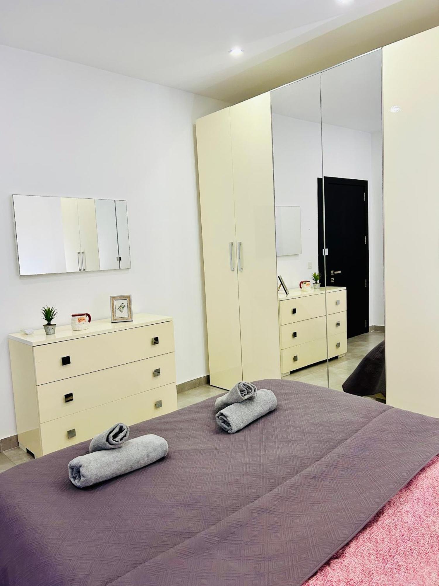 Cosy Seaside Apt, 200M From The Seafront 그지라 외부 사진
